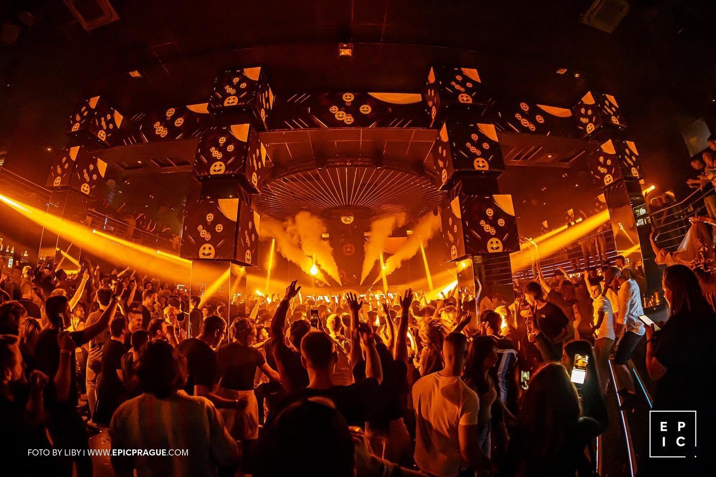 Prague Bar Crawl & Clubbing
